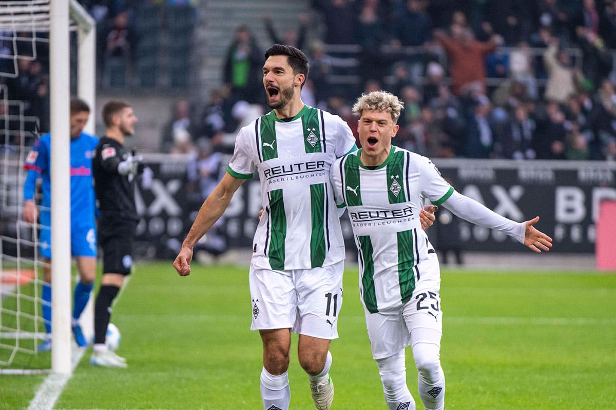 Tim Kleindienst und Robin Hack / Gladbach Bayern Tipp (© dpa picture alliance / Alamy Stock Photo)