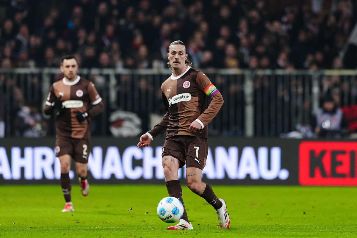 Jackson Irvine / St. Pauli Freiburg Tipp (© Eibner-Pressefoto / Alamy Stock Photo)