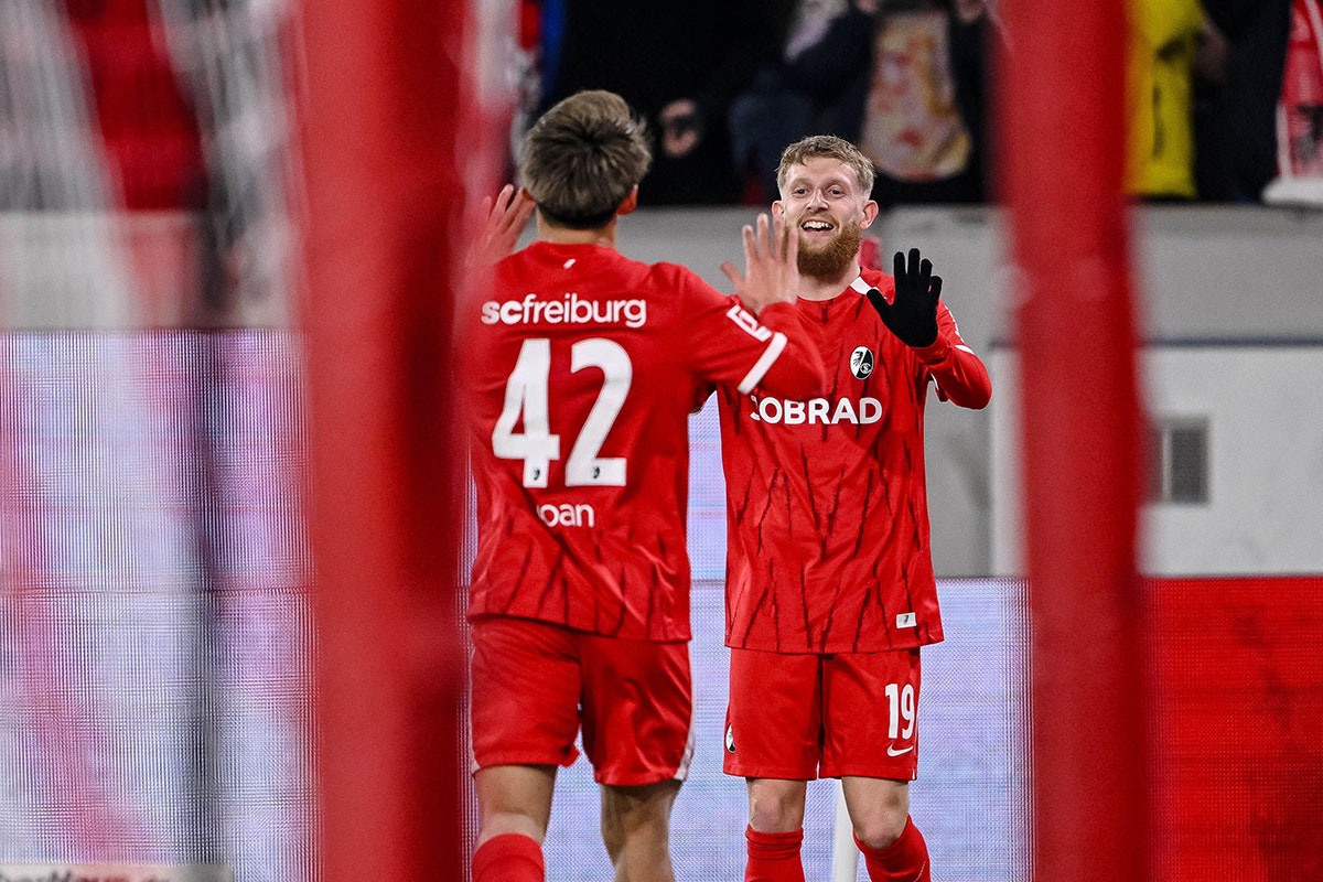 Jubel von Ritsu Doan und Niklas Beste / Freiburg RB Leipzig Tipp (© dpa picture alliance / Alamy Stock Photo)