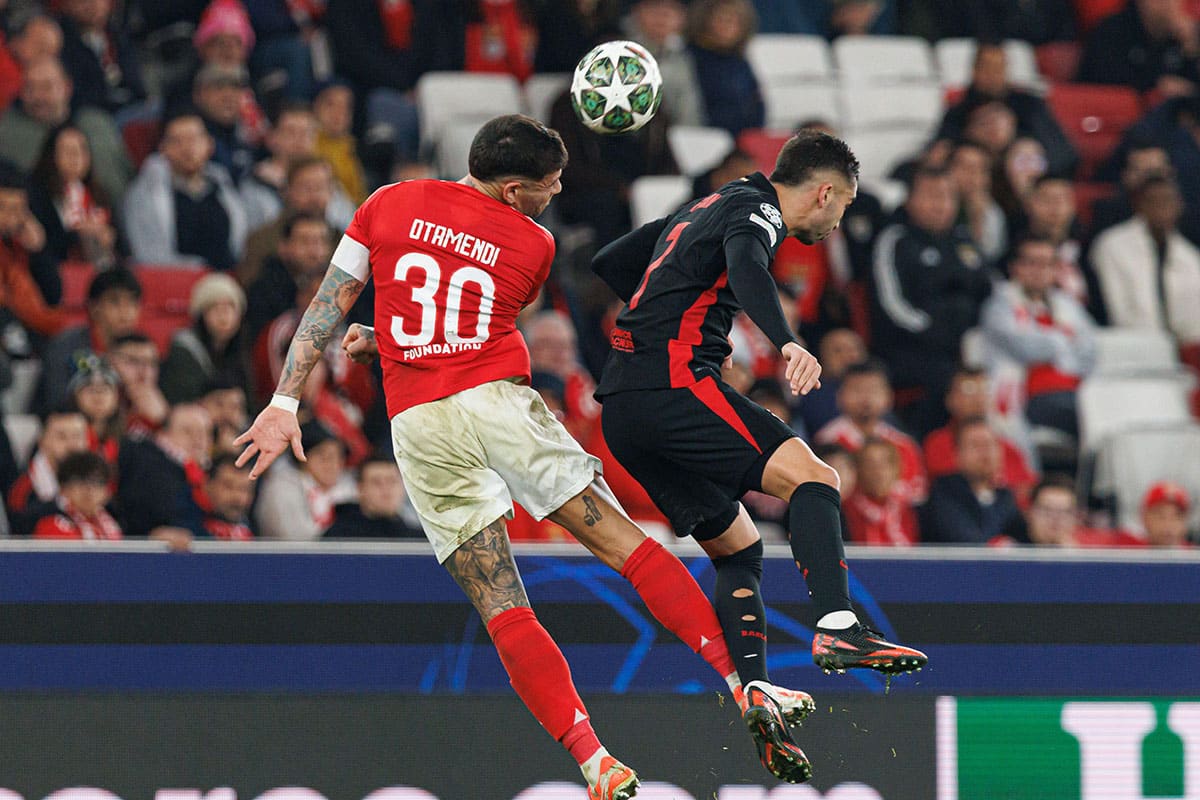 Ferran Torres vs Nicolas Otamendi / Barcelona Benfica Tipp (© Maciej Rogowski / Alamy Stock Photo)